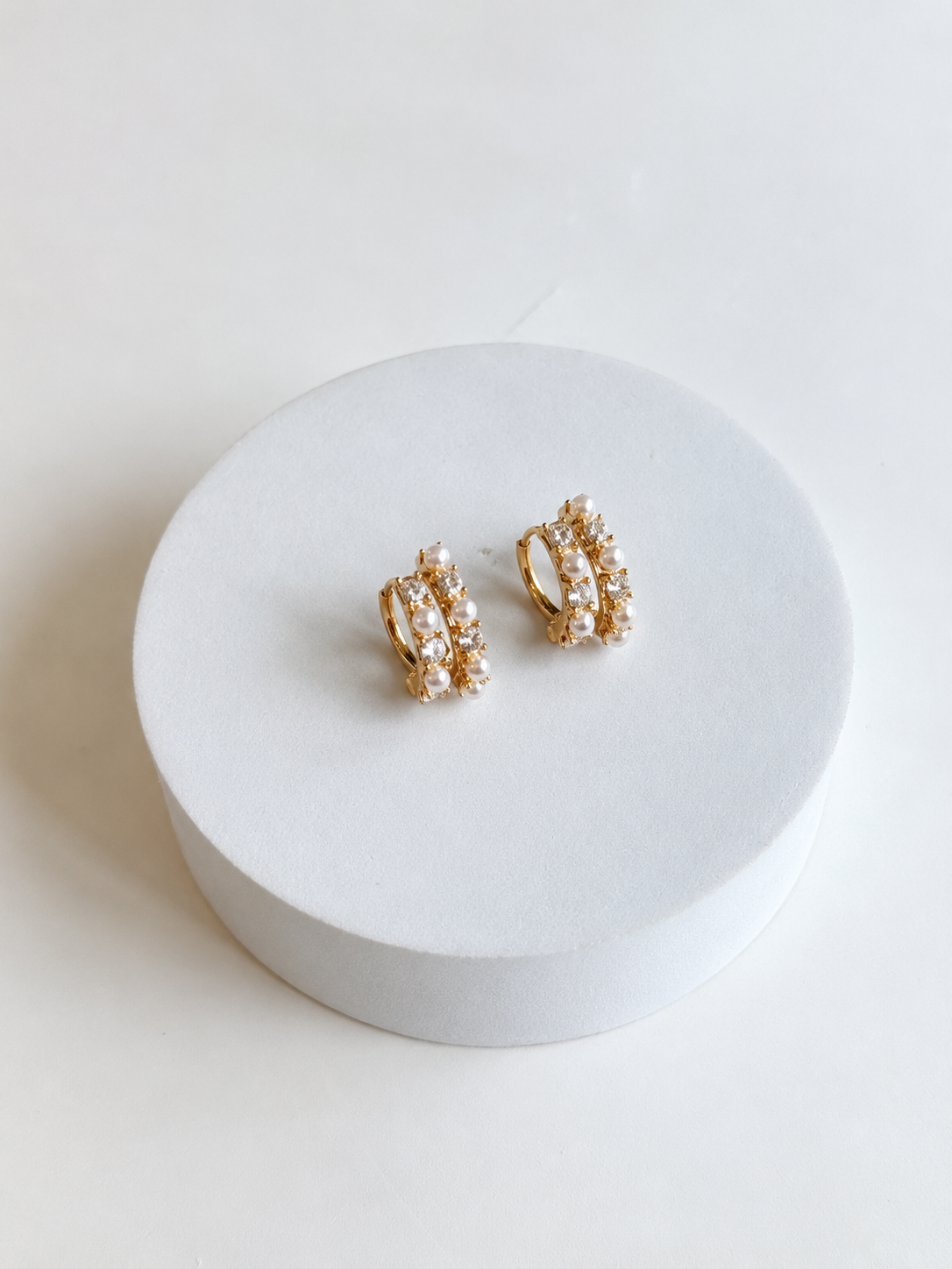 Avelisse Pearl Earrings