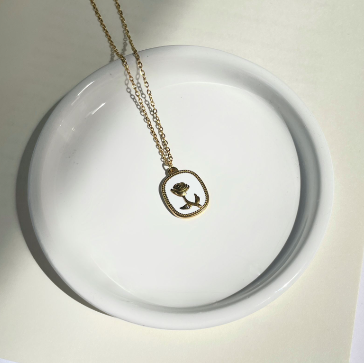Rosas White Pendant